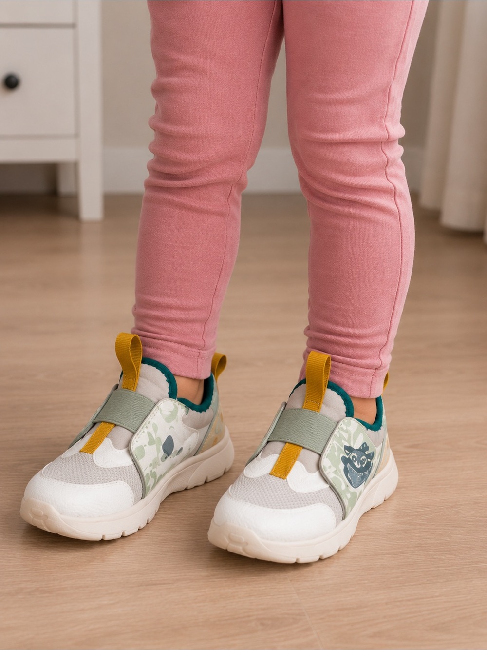 Nike toddler size 10. Sneakers